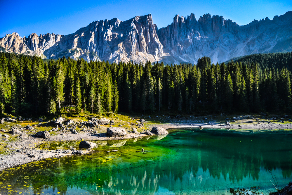 Кареца, озеро в горах, Італія